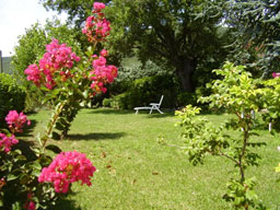 Le jardin de la maison est aussi à votre disposition